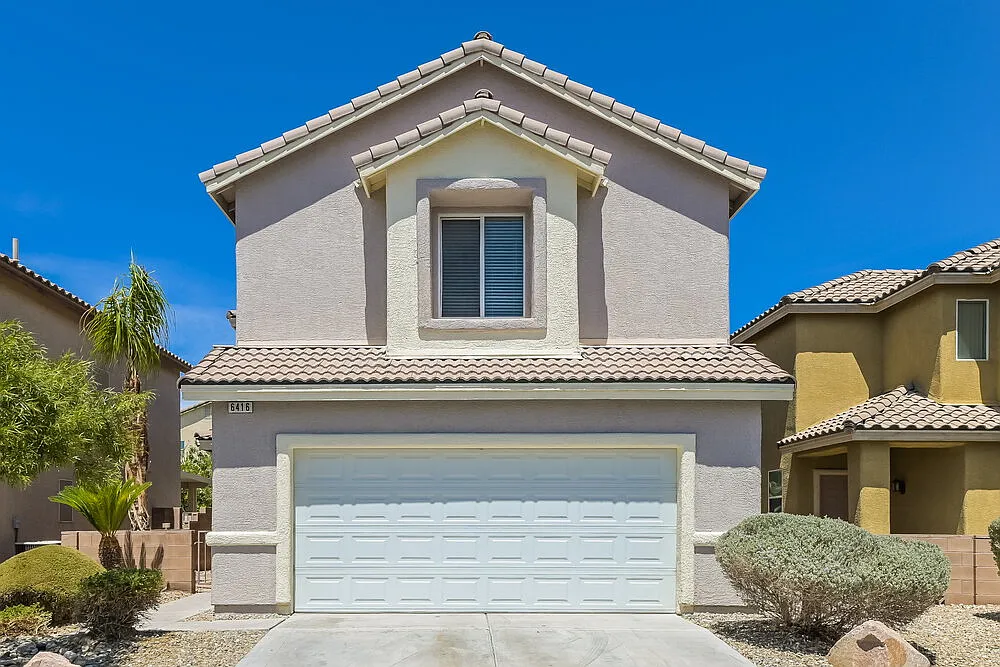 3 bed, 2.0 bath, 1816 sqft, $2,035 — Photo 1