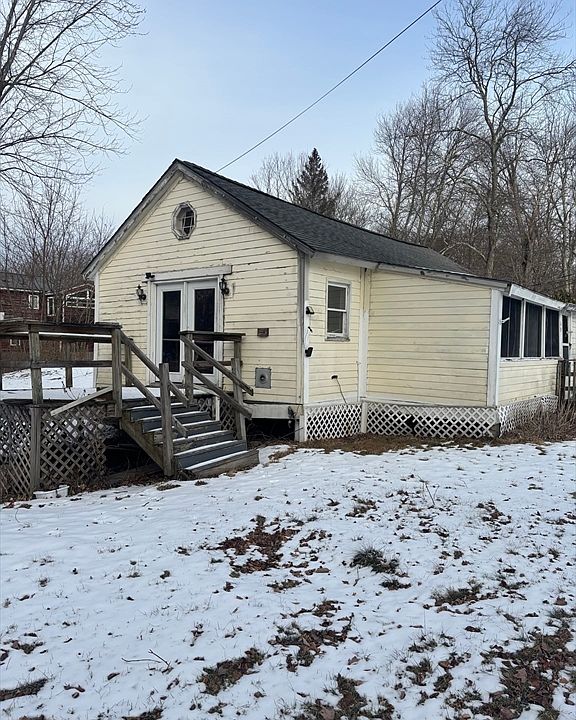 2nd image of 19 Ipswich Dr