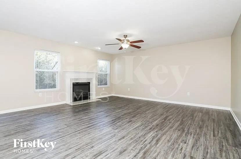 4 bed, 2.5 bath, 2516 sqft, $3,190 — Photo 3