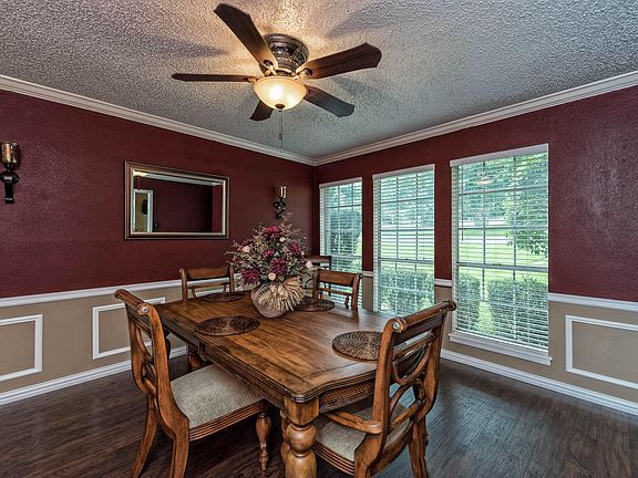 3rd image of 9926 Townridge Dr