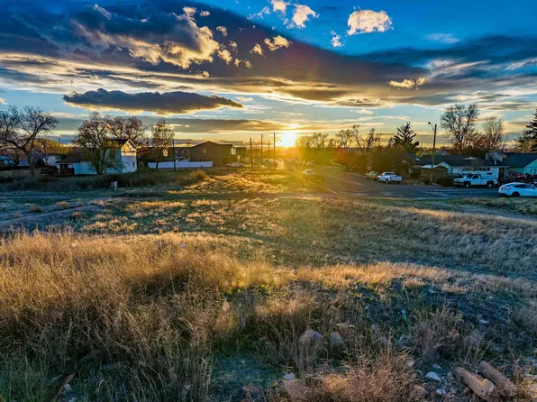 Hodgeman St, Laramie, WY 82072