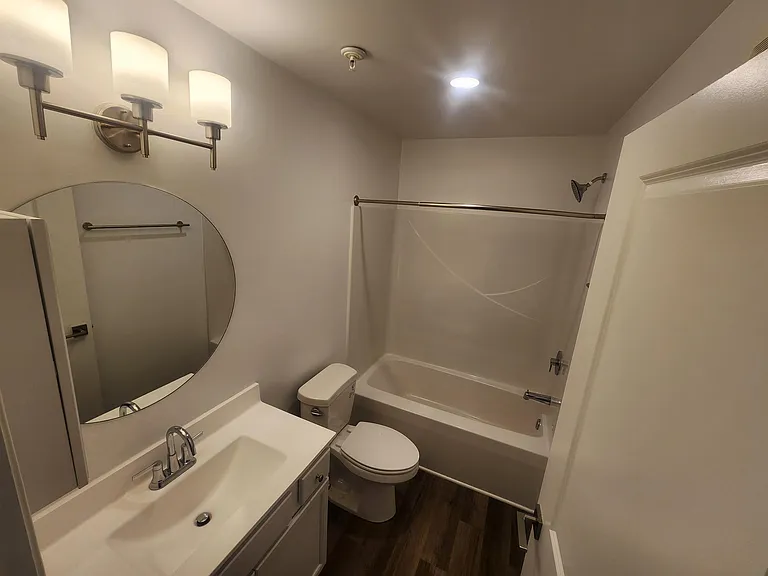 Southridge Apartments — Photo 9