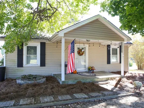 905 S Fayetteville St, Liberty, NC 27298