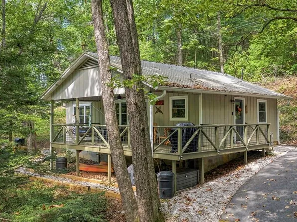 546 Happy Hollow Cir, Suches, GA 30572