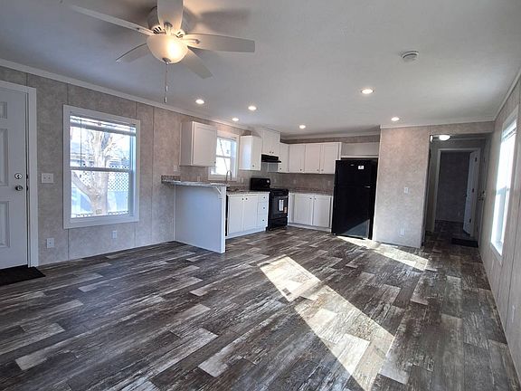 3rd image of 4 Deerpath St