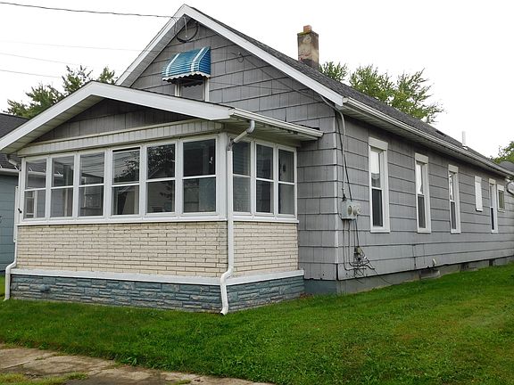 2nd image of 2618 Maple St