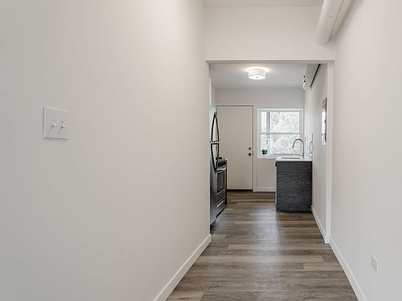 4th image of 1712 W Glenlake Ave APT 3W