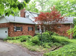 6867 Westwood Dr, Brecksville, OH 44141