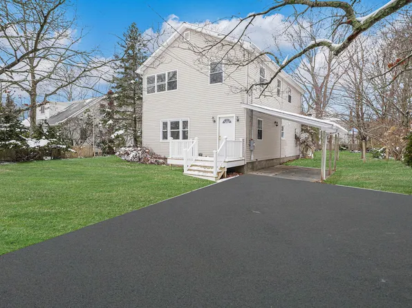 7 Cora Court, Hampton Bays, NY 11946