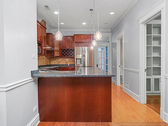 5th image of 2044 N Sheffield Ave #2