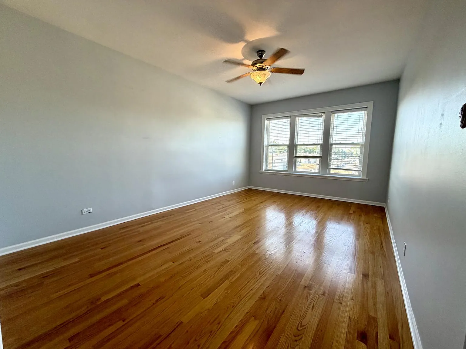 3 bed, 1300 sqft, $2,250 — Photo 2