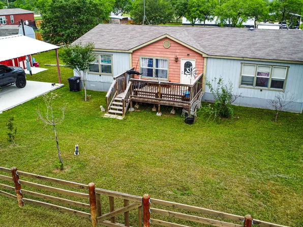 128 E 6th St., Natalia, TX 78059