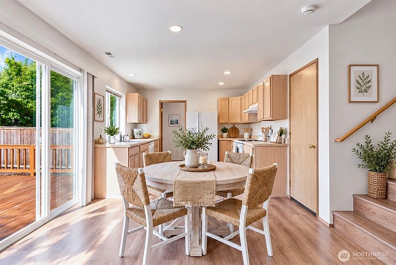 5th image of 825 SW 361 Street