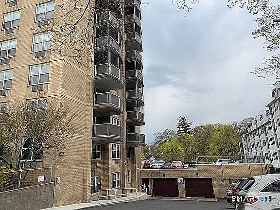 2nd image of 50 Glenbrook Rd APT 8E