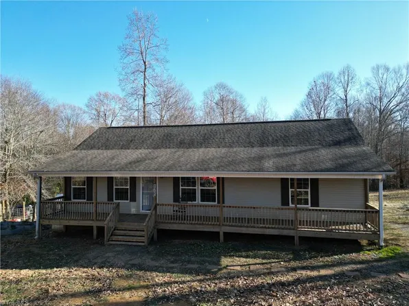 8955 Belews Creek Rd, Stokesdale, NC 27357