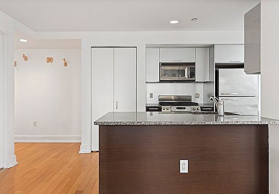 5th image of 350 W 42nd St APT 26K