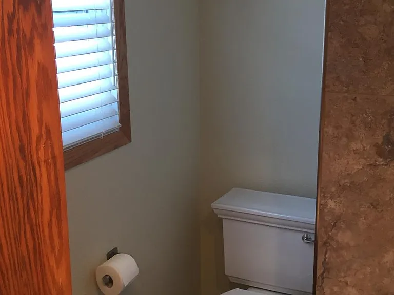 Master Bathroom (upstairs)