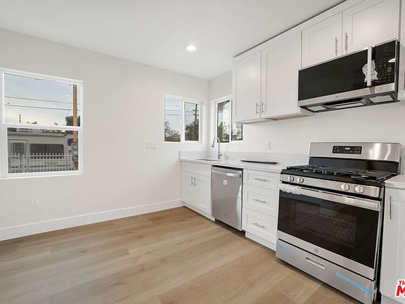 3rd image of 529 W 90th St
