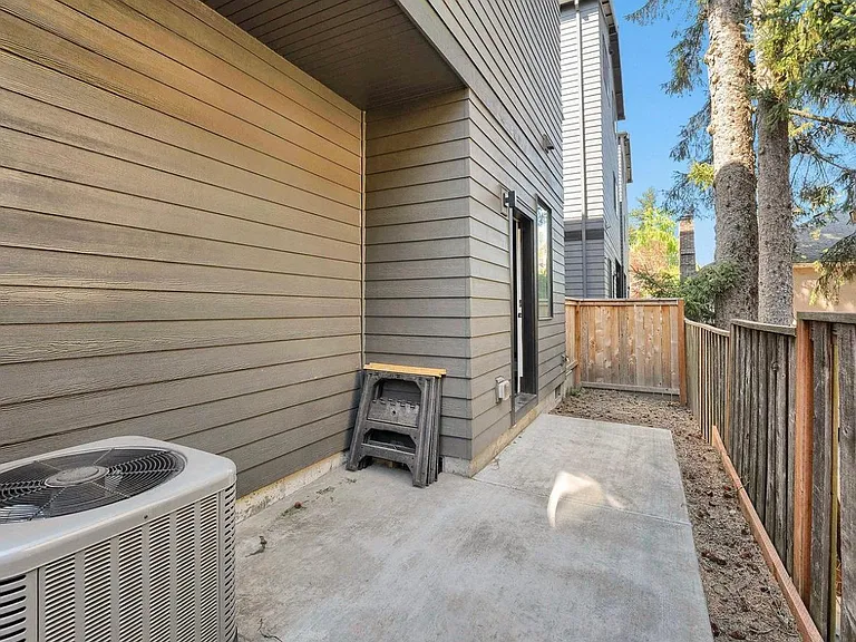 10410 SW 46th Pl — Photo 8