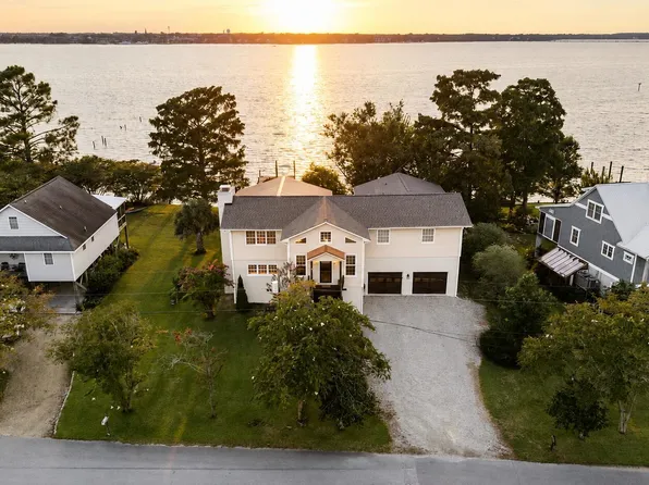 321 Riverside Drive, New Bern, NC 28560
