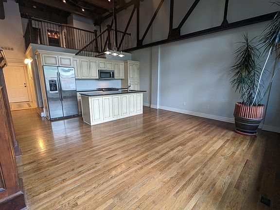 3rd image of 1715 Summit St #204