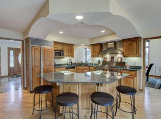 W291N3875 Round Hill Cir, Pewaukee, WI 53072