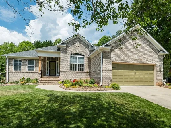 6397 Clubside Dr, Whitsett, NC 27377