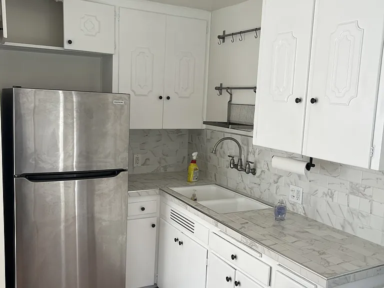 1147 Hacienda Pl #4 — Photo 6