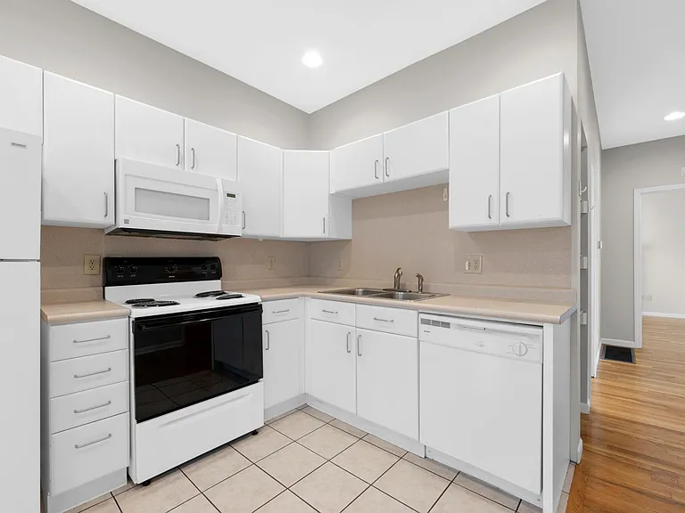 242 E 12th Ave #1 — Photo 2