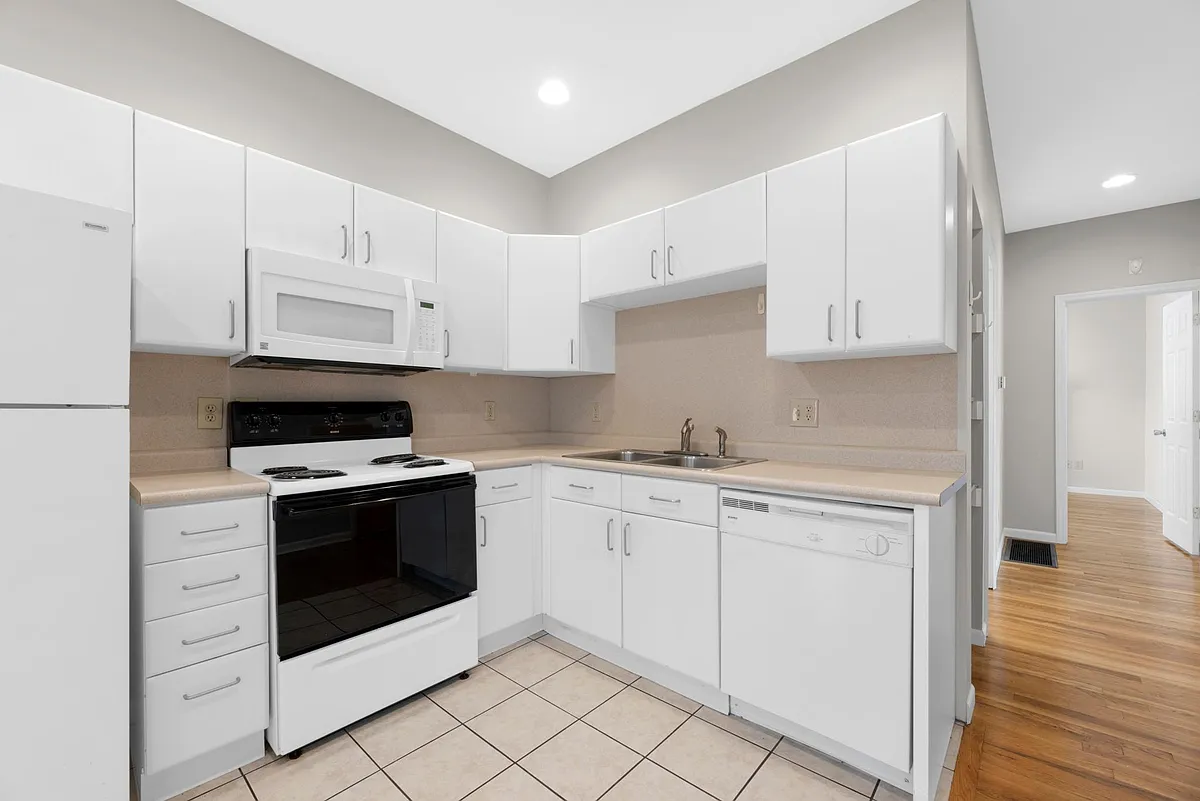 Building Photo - 242 E 12th Ave #1