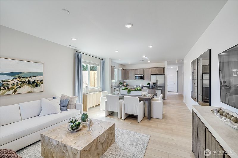 3rd image of 1642 Pacifica Way