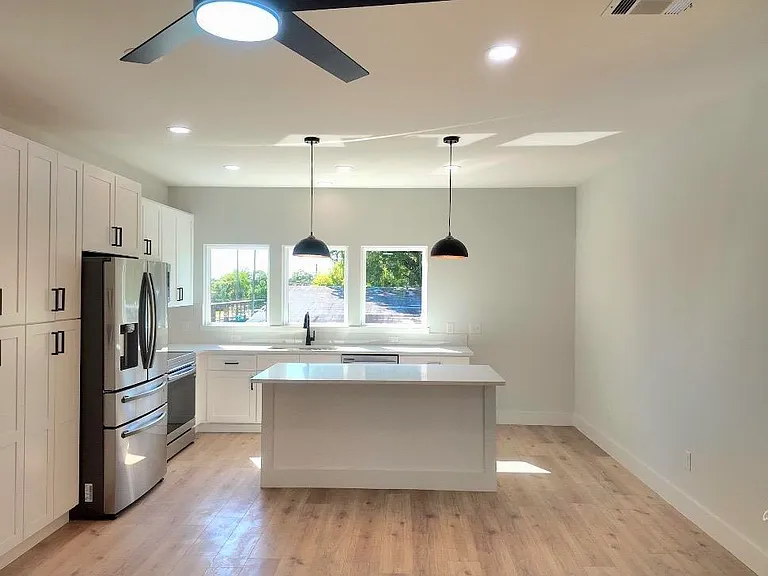 309 N Pace Blvd #B — Photo 9