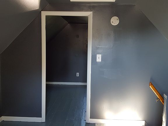 5th image of 13 Tamarack St