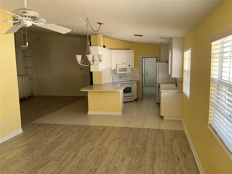 8004 Camminare Dr — Photo 15