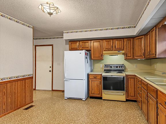4th image of 2319 S 8th St