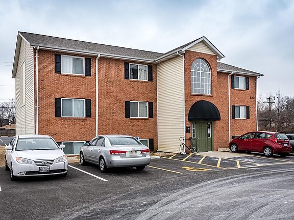 3rd image of 828 Park Entrance Pl APT 9