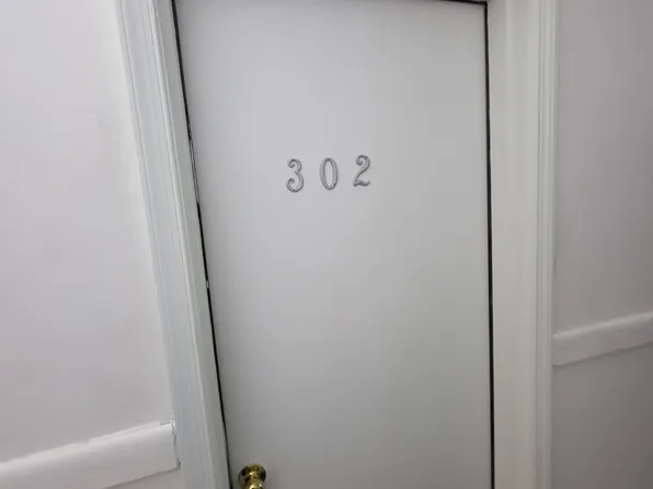 1200 E 9th St #302, Crum Lynne, PA 19022