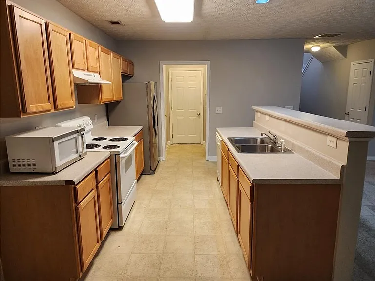 6129 Brookechase Ln — Photo 3