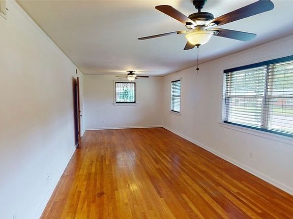 3rd image of 144 Marlborough St