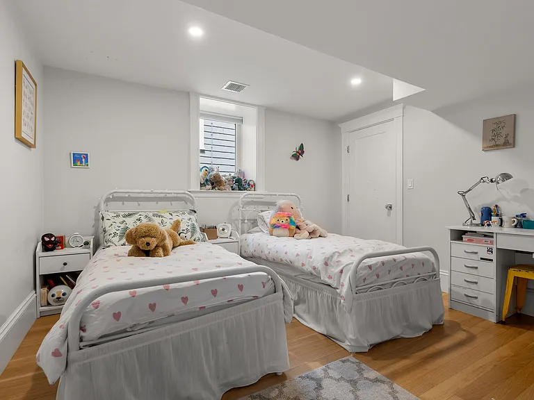 100 Browne St #1 — Photo 21