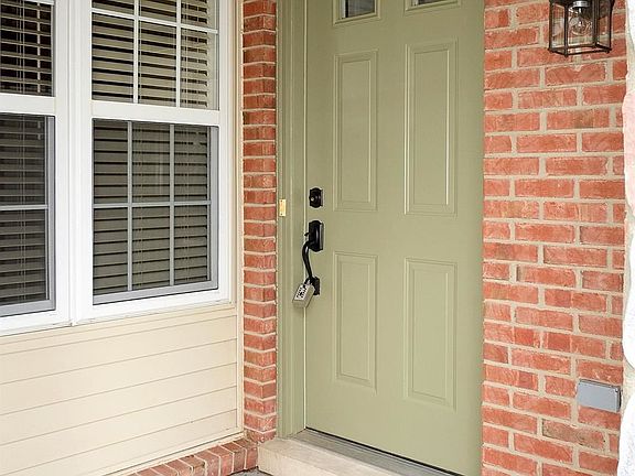 2nd image of 1852 N Kenwyck Dr #91