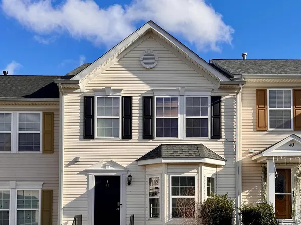 45 Litchfield Ln E, Martinsburg, WV 25405