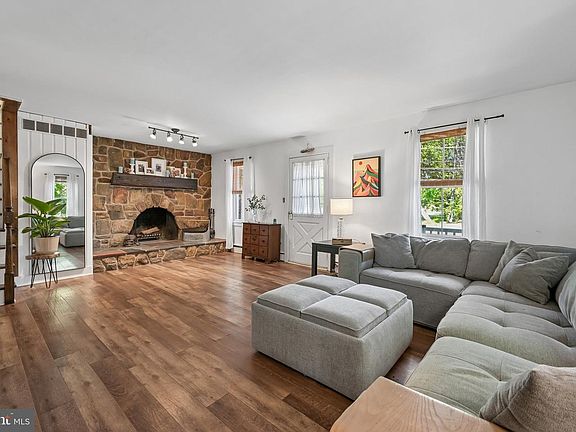 5th image of 84 Branch St