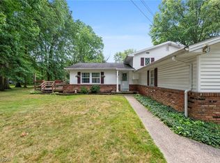 222 Kenwick Dr, Northfield, OH 44067
