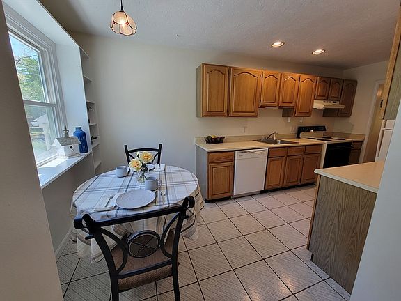 3rd image of 223 Heritage Dr #223