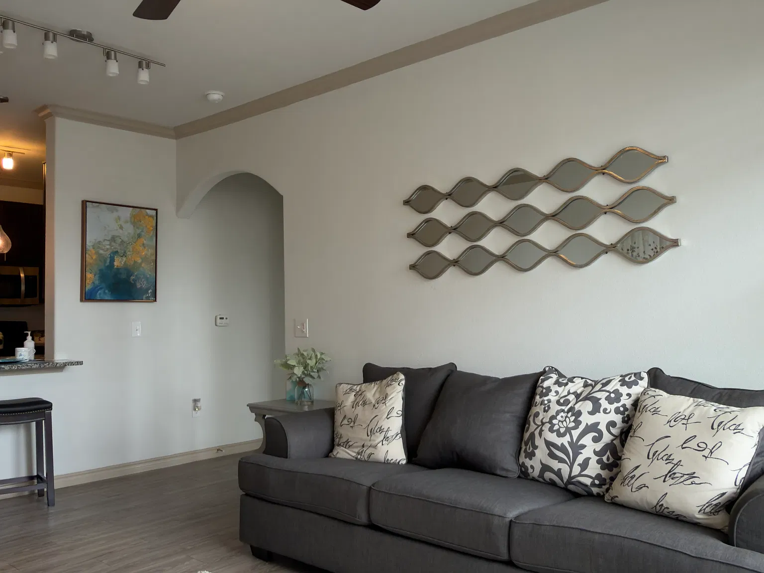 2 bed, 1098 sqft, $1,350 — Photo 1