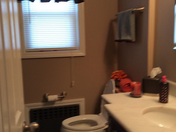 3rd image of 39 Carole Ave
