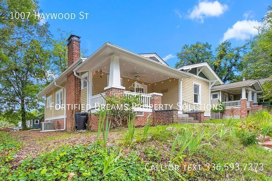 Charming Furnished Craftsman Bungalow, Rocking-Chair Porch, Near Downtown Greensboro & UNCG — Photo 2