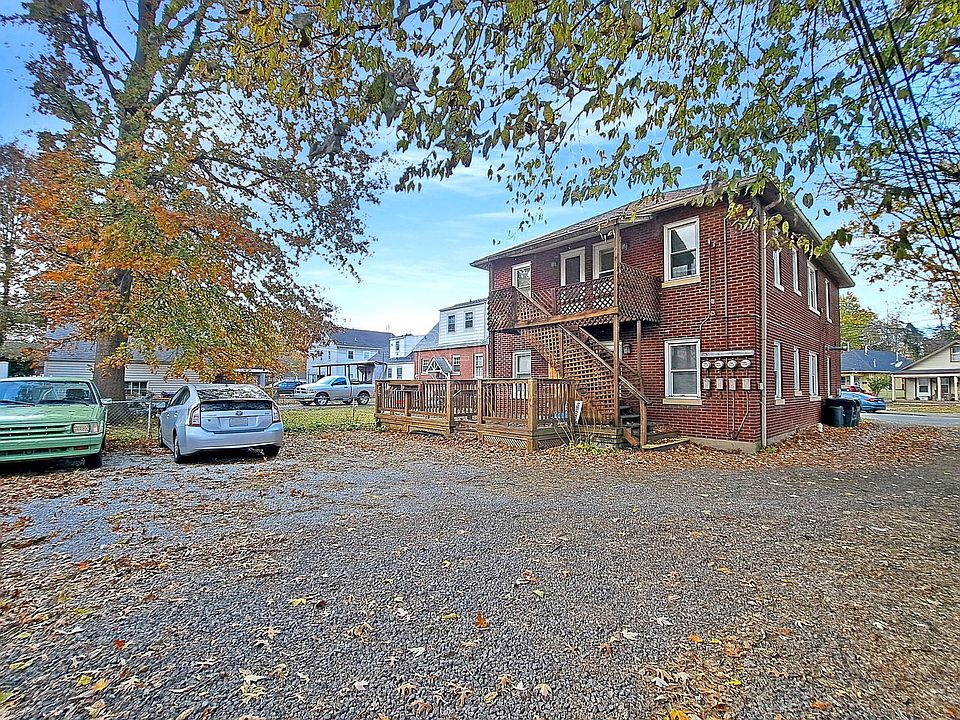 2nd image of 724 Brookline Ave #2