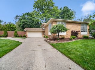 5512 Berkshire Dr, North Olmsted, OH